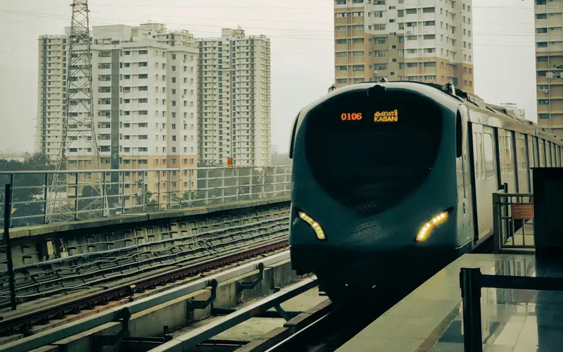 Kochi urban scenes — metro, malls, and Ernakulam city hops from the homestay