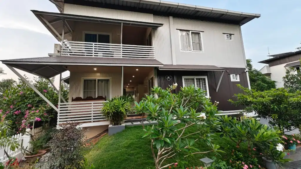 The Elegant Homestay exterior and entrance